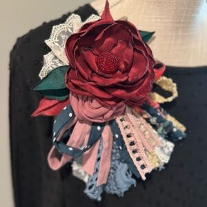 New Adorning by D *New Scrappy Flower Pin Boutique brooch ladies OOAK le…